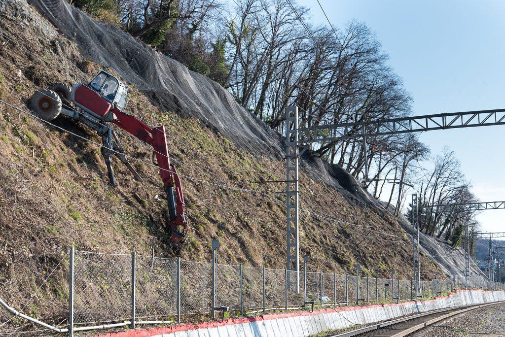 plant machinery - Red spider type excavator