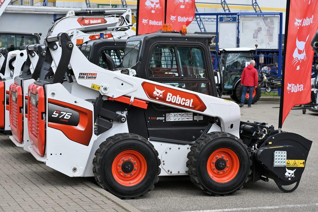 versatile attachments - Bobcat heavy duty equipment vehicle