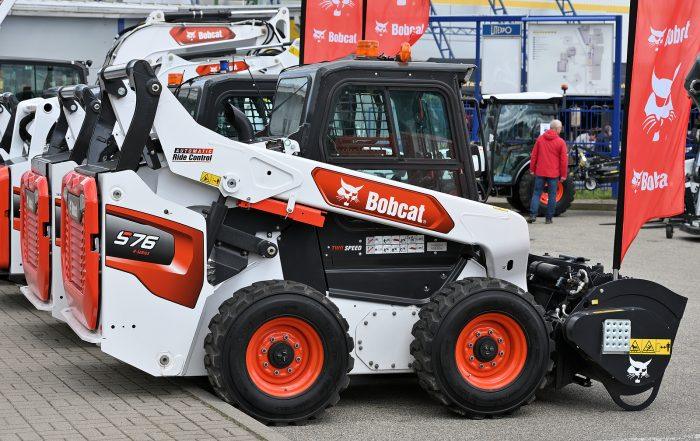 versatile attachments - Bobcat heavy duty equipment vehicle