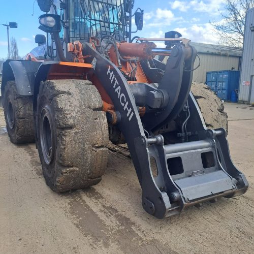 HITACHI 18 TONNE LOADING SHOVELS CPR333