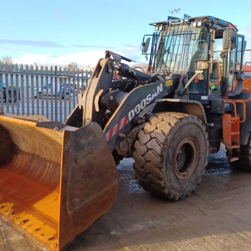 DOOSAN 18 TONNE LOADING SHOVELS CPR331
