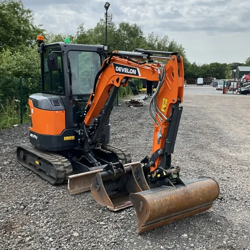 DEVELON 3 TONNE EXCAVATOR CPR764
